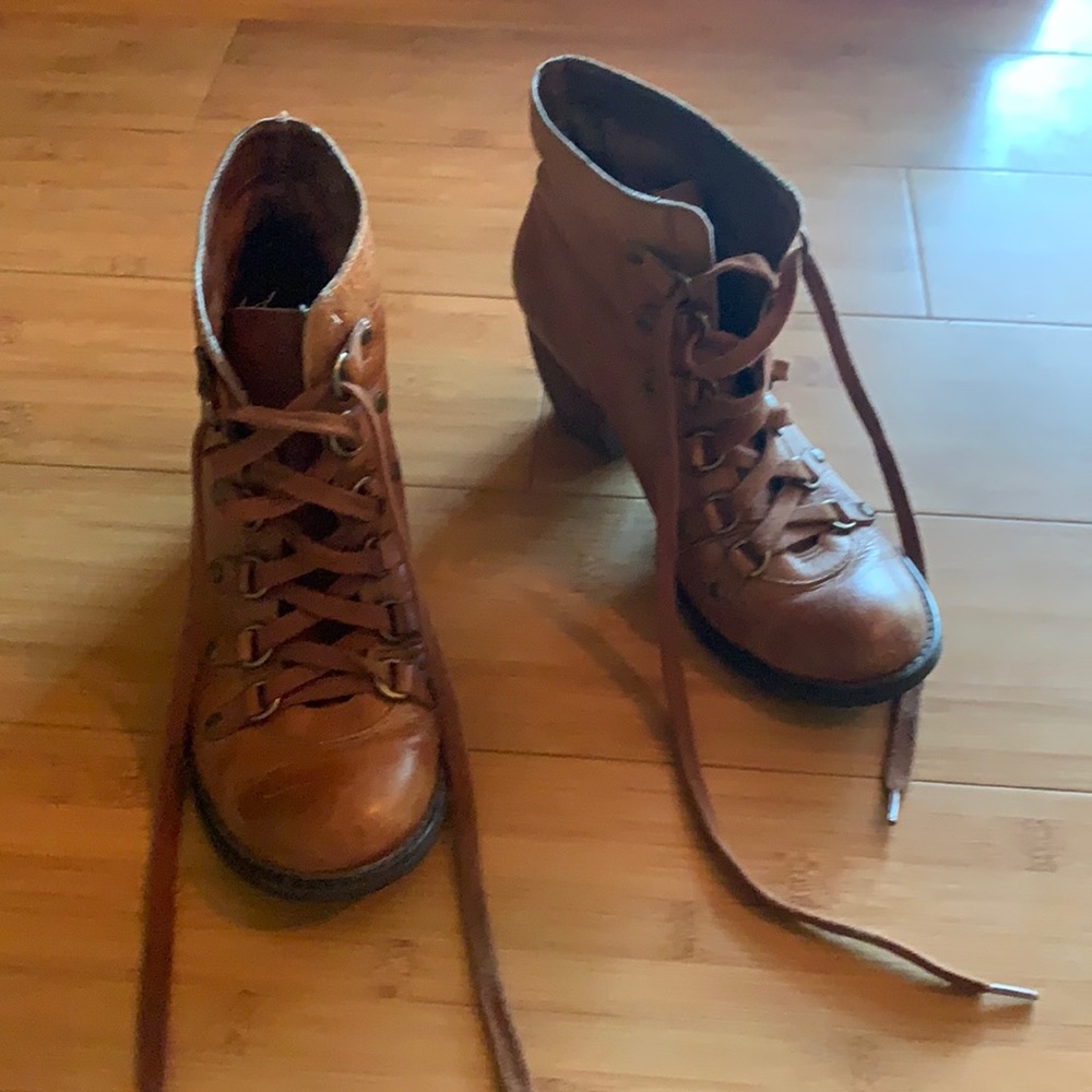 Brown boots with heel